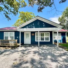 Wolf River Getaway-close to dock