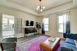 Cute-Downtown Getaway!