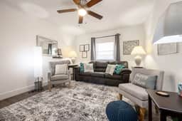 Downtown Indianapolis Gem-sleeps 14!