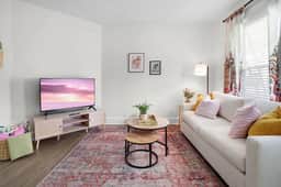 Duplex Sleeps 8, Pet Friendly!