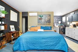 Walkable to Mass Ave and more! Sleeps 2