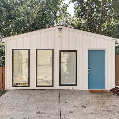 Walkable to Mass Ave and more! Sleeps 2