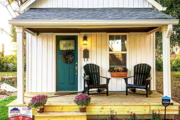 Cottage on Columbia - Image 1