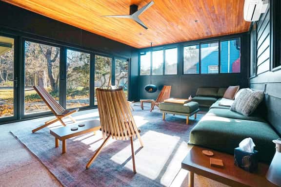 Mid-Century Modern Dream-Sleeps 6! - Image 1