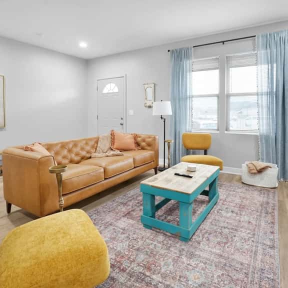 Luxe Downtown Townhome Unit A-Sleeps 6 Brand New Build! - Image 1