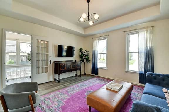Cute-Downtown Getaway!