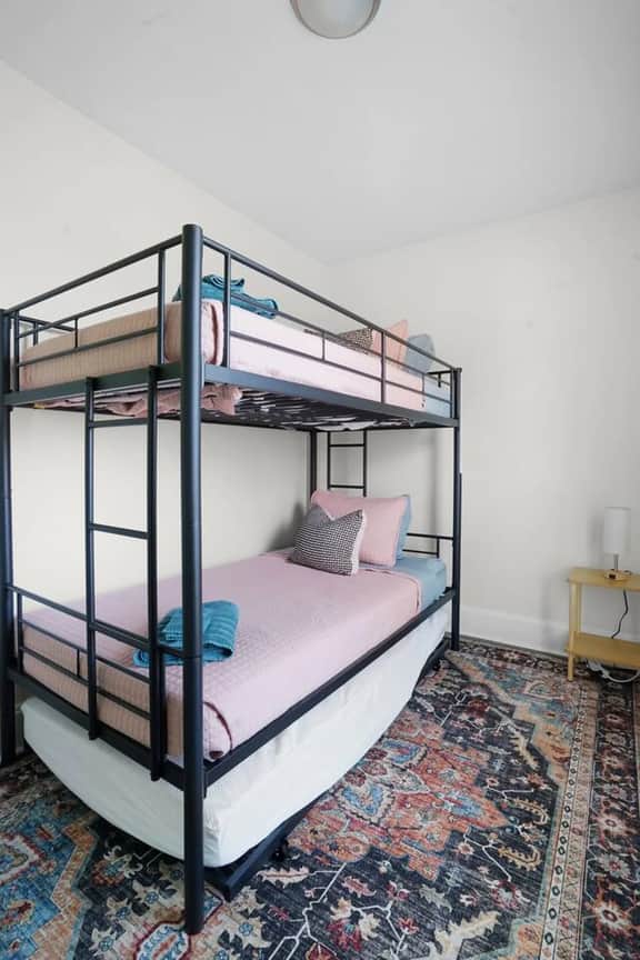 Duplex Sleeps 8, Pet Friendly!