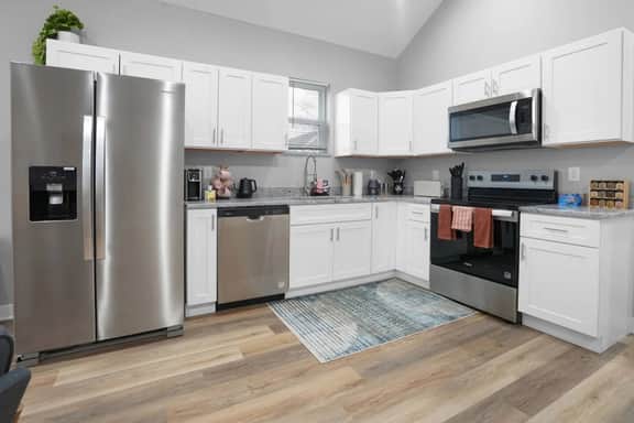 Luxe Downtown Townhome-Sleeps 6 Brand New Build!