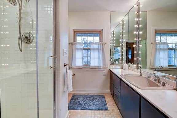 Sleeps 11- Rooftop Balcony and Pet Friendly!