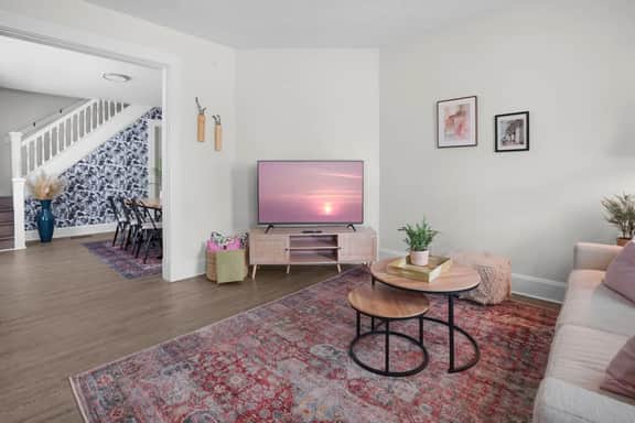 Townhome Sleeps 8, Pet Friendly!