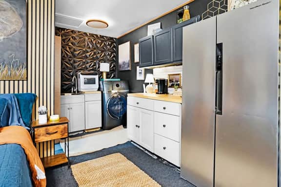 Walkable to Mass Ave and more! Sleeps 2