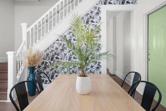 Townhome Sleeps 8, Pet Friendly!